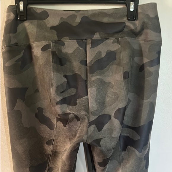 WHBM Runway Leggings - Picture 6 of 12